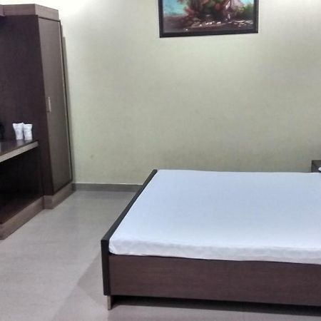 Hotel Varsa Dibrugarh Bagian luar foto