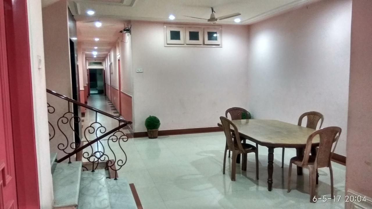 Hotel Varsa Dibrugarh Bagian luar foto
