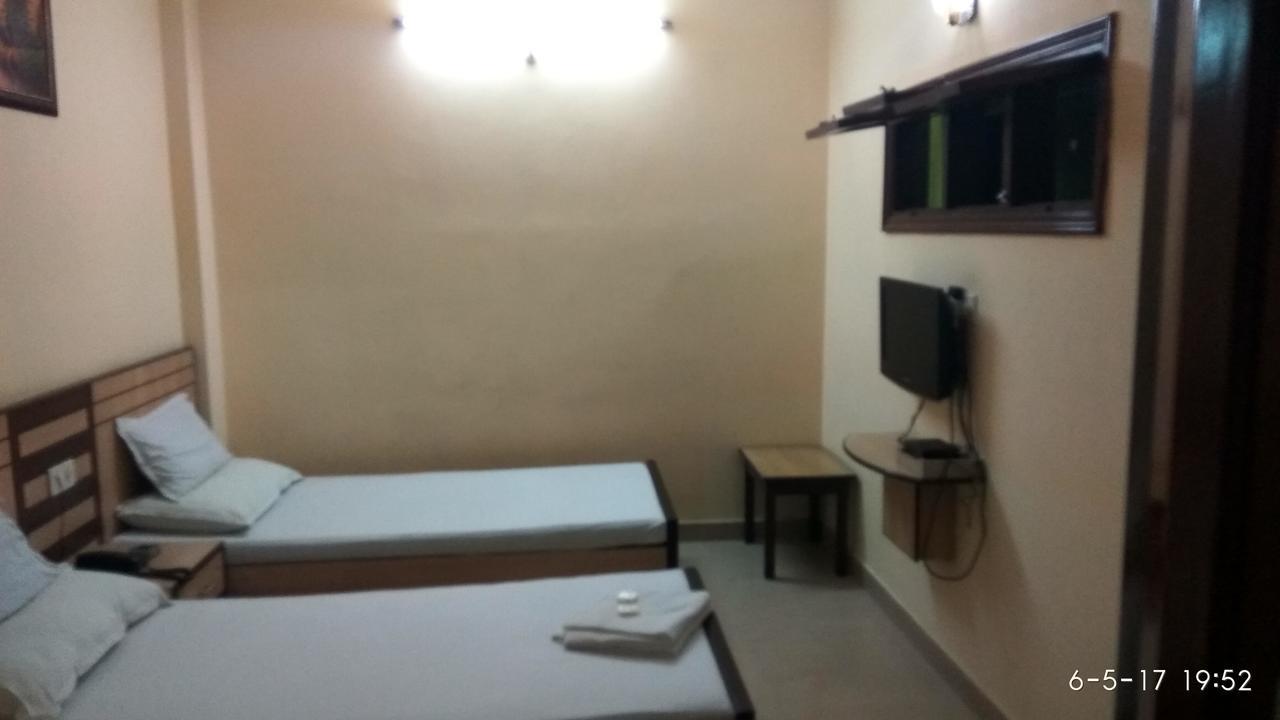 Hotel Varsa Dibrugarh Bagian luar foto