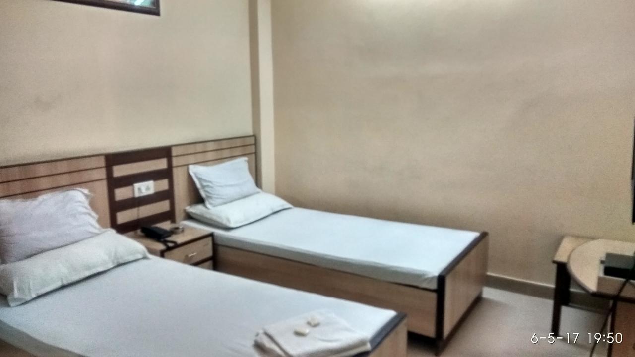 Hotel Varsa Dibrugarh Bagian luar foto