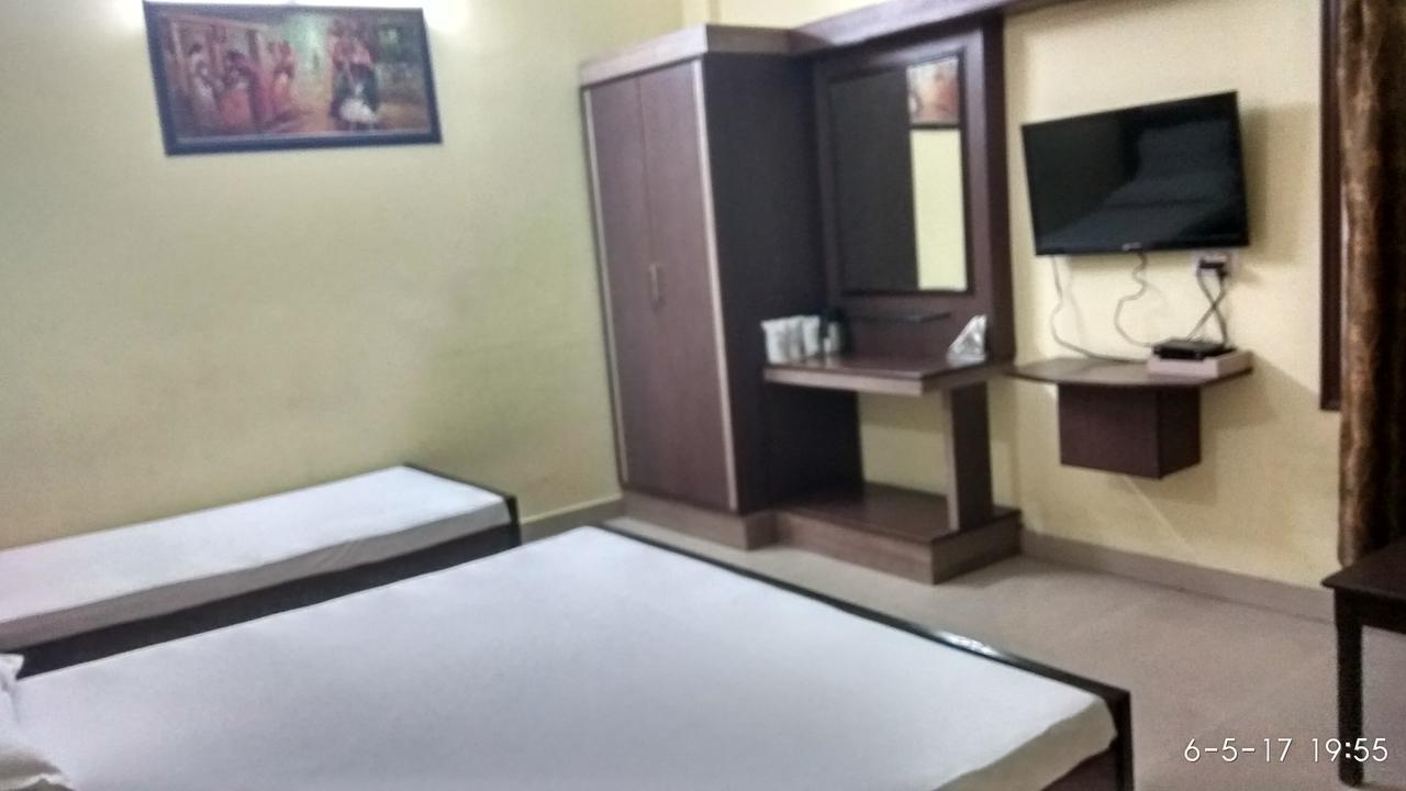 Hotel Varsa Dibrugarh Bagian luar foto