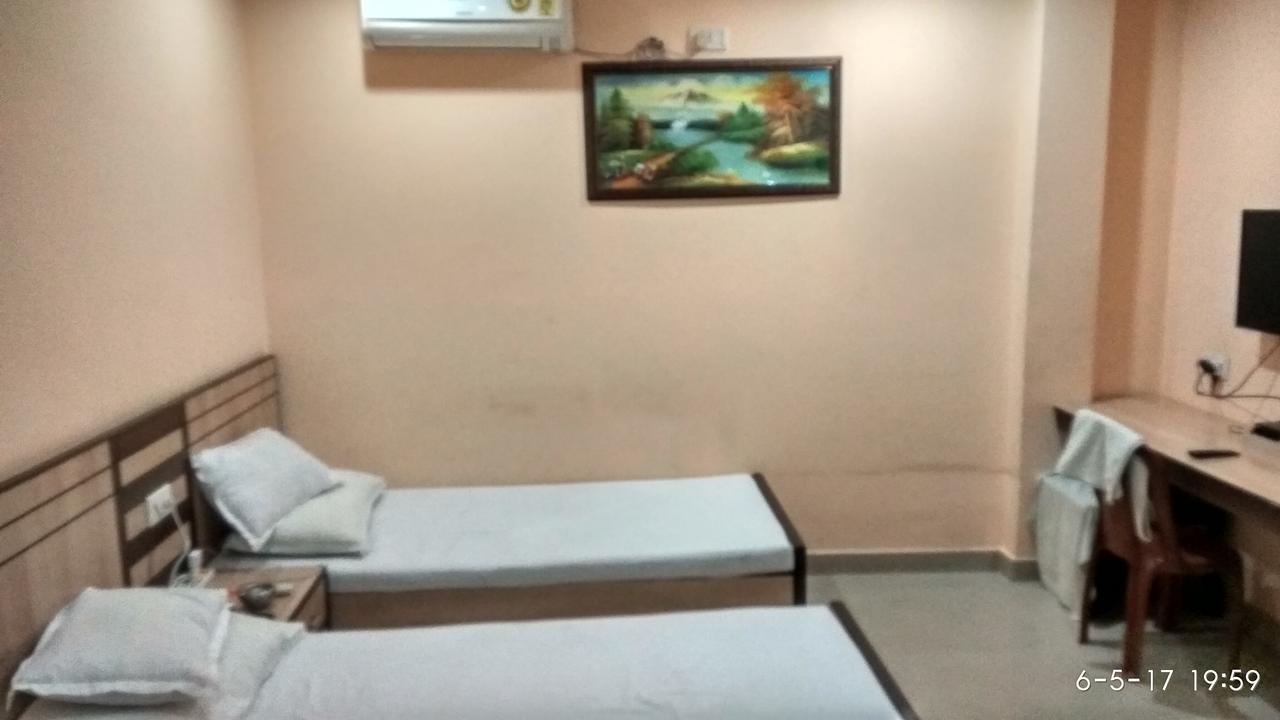 Hotel Varsa Dibrugarh Bagian luar foto