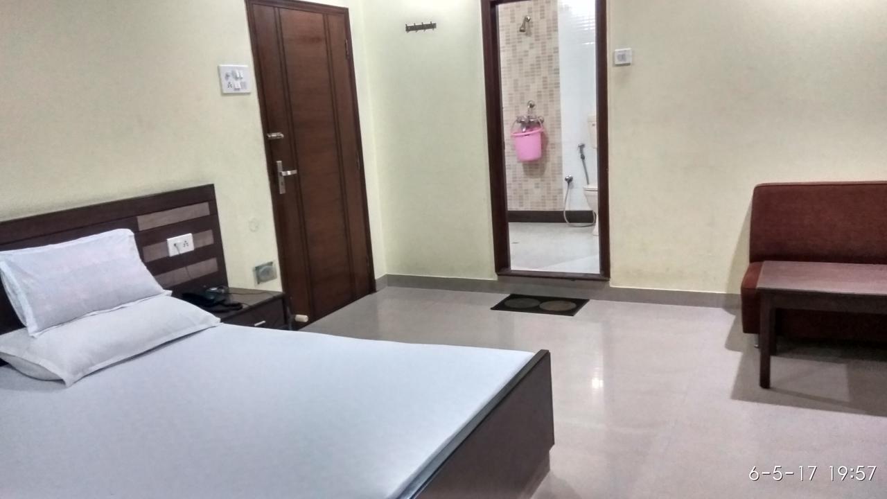 Hotel Varsa Dibrugarh Bagian luar foto