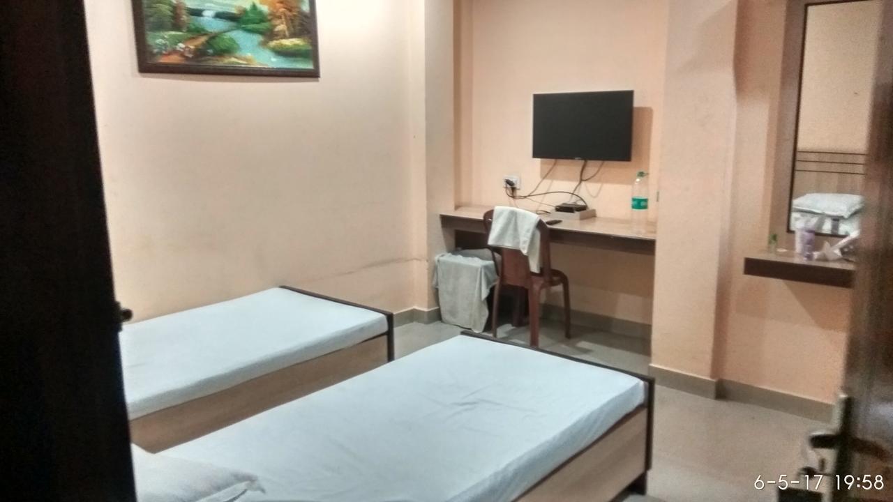 Hotel Varsa Dibrugarh Bagian luar foto