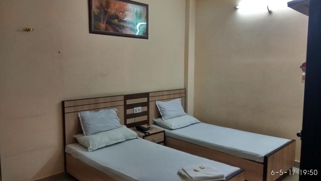 Hotel Varsa Dibrugarh Bagian luar foto